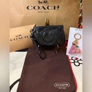NWOT COACH Black Patent Leather Wristlet with Logo Detail. Comes w/dusty & box